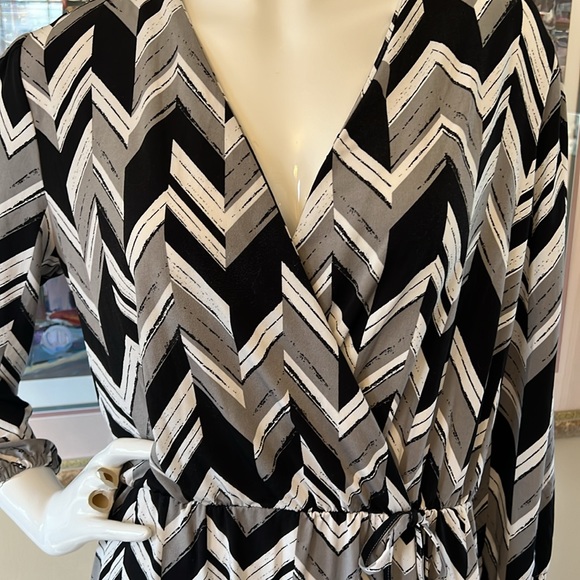 SURPLUS WRAP DRESS - Picture 3 of 7